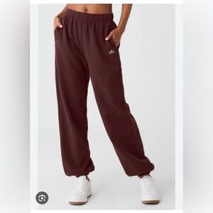 ALO YOGA ACCOLADE SWEATPANTS SIZE XSMALL XS burgundy red maroon
